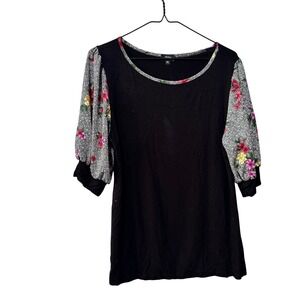 Storm Black Floral Sleeve Top Womens Size Medium 3/4 Sleeve Round Neck